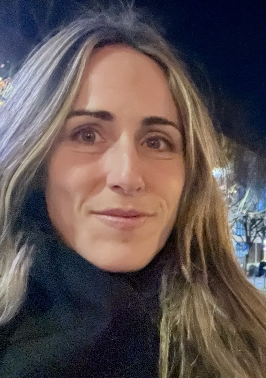 Fotografía de la Dra. Rosario Cabello González